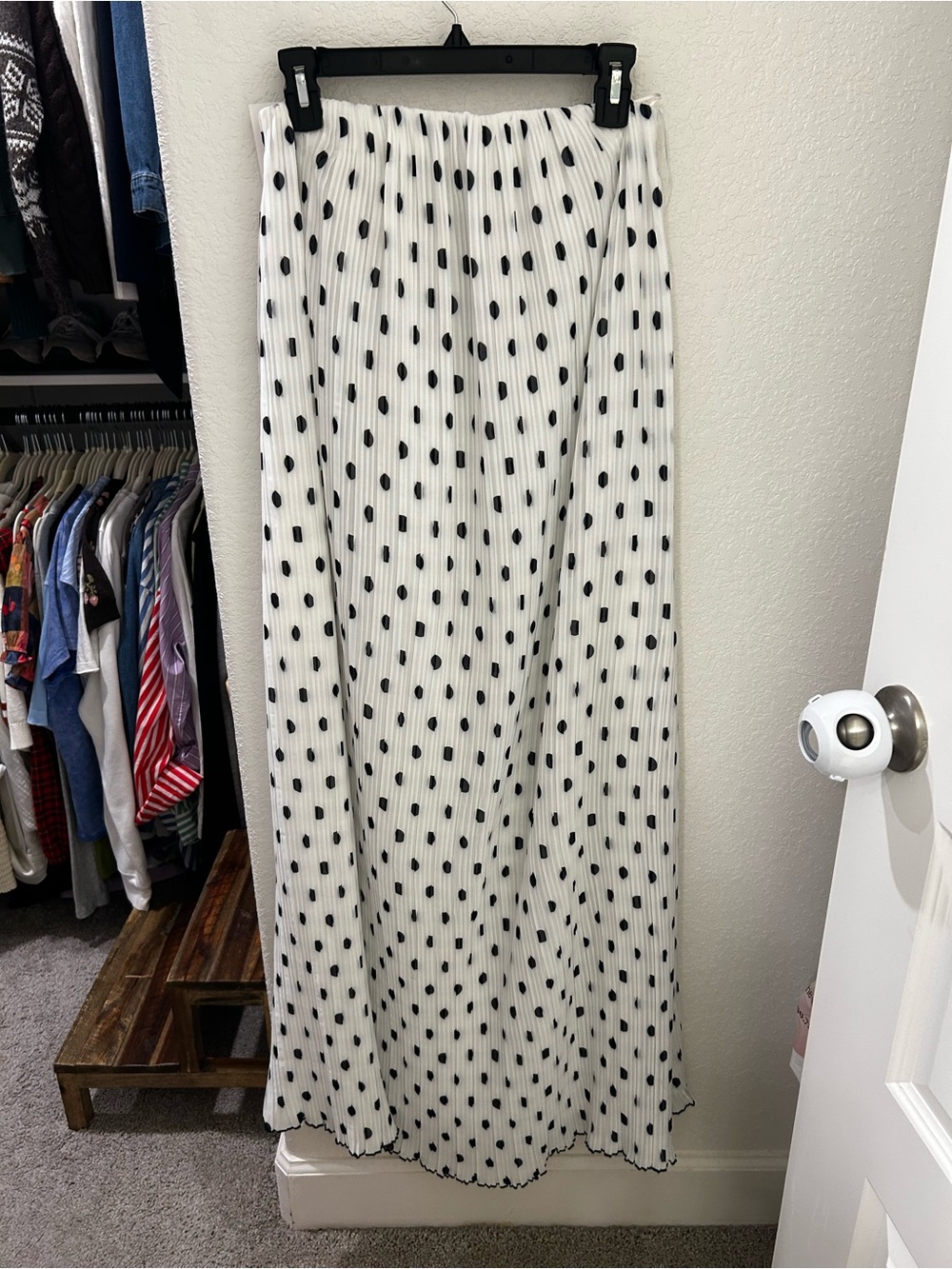 Women’s White Polka Dot Pleated Maxi Dress